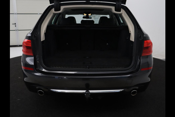 BMW 5 Serie Touring 520i High Executive | Panoramadak | Trekhaak | Head-Up | Stoelventilatie | Stoel & Stuurverwarming | Adaptive cruise | Navigatie | DAB+ | Carplay | Sfeerverlichting | Park assist | Climate control