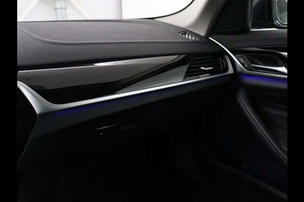 BMW 5 Serie Touring 520i High Executive | Panoramadak | Trekhaak | Head-Up | Stoelventilatie | Stoel & Stuurverwarming | Adaptive cruise | Navigatie | DAB+ | Carplay | Sfeerverlichting | Park assist | Climate control