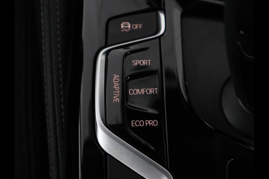 BMW 5 Serie Touring 520i High Executive | Panoramadak | Trekhaak | Head-Up | Stoelventilatie | Stoel & Stuurverwarming | Adaptive cruise | Navigatie | DAB+ | Carplay | Sfeerverlichting | Park assist | Climate control