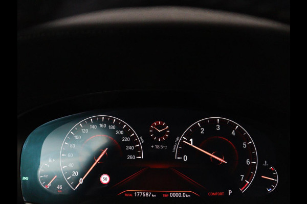 BMW 5 Serie Touring 520i High Executive | Panoramadak | Trekhaak | Head-Up | Stoelventilatie | Stoel & Stuurverwarming | Adaptive cruise | Navigatie | DAB+ | Carplay | Sfeerverlichting | Park assist | Climate control