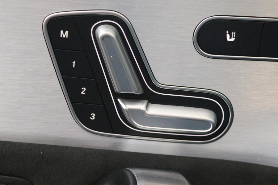 Mercedes-Benz A-Klasse 250 e Business Solution AMG Limited (PANORAMADAK, SFEER, STOELVERWARMING, ELEKTR STOELEN, CAMERA)