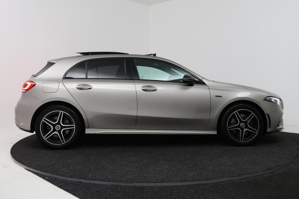 Mercedes-Benz A-Klasse 250 e Business Solution AMG Limited (PANORAMADAK, SFEER, STOELVERWARMING, ELEKTR STOELEN, CAMERA)