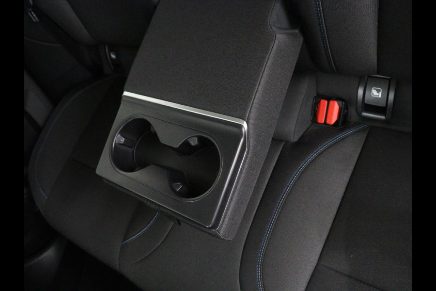 Lynk & Co 01 1.5 | SOH 88,3% | Panoramadak | Trekhaak | 360 Camera | Adaptive cruise | Climate control | Carplay | DAB+ | Bluetooth | Stoelverwarming | Sfeerverlichting | Park assist | Lane assist | Infinity audio | Rijstrookwissel waarschuwing