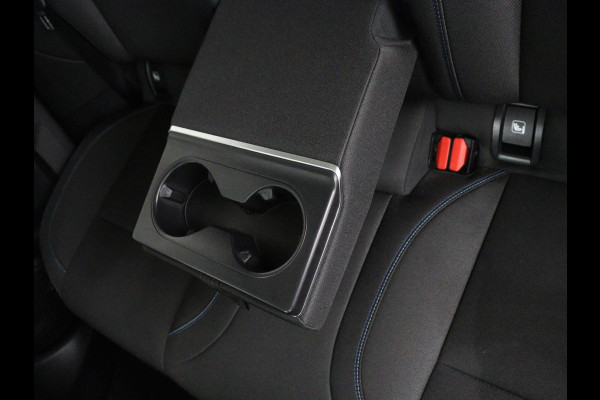 Lynk & Co 01 1.5 | SOH 88,3% | Panoramadak | Trekhaak | 360 Camera | Adaptive cruise | Climate control | Carplay | DAB+ | Bluetooth | Stoelverwarming | Sfeerverlichting | Park assist | Lane assist | Infinity audio | Rijstrookwissel waarschuwing