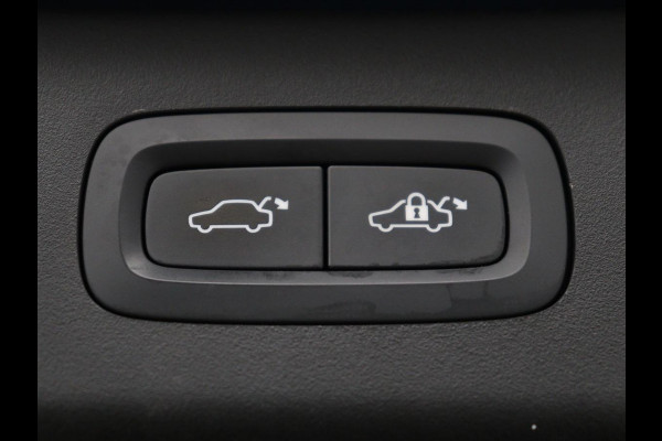 Lynk & Co 01 1.5 | SOH 88,3% | Panoramadak | Trekhaak | 360 Camera | Adaptive cruise | Climate control | Carplay | DAB+ | Bluetooth | Stoelverwarming | Sfeerverlichting | Park assist | Lane assist | Infinity audio | Rijstrookwissel waarschuwing