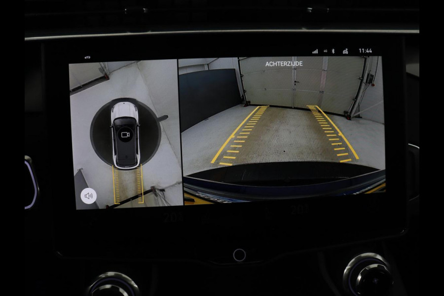 Lynk & Co 01 1.5 | SOH 88,3% | Panoramadak | Trekhaak | 360 Camera | Adaptive cruise | Climate control | Carplay | DAB+ | Bluetooth | Stoelverwarming | Sfeerverlichting | Park assist | Lane assist | Infinity audio | Rijstrookwissel waarschuwing