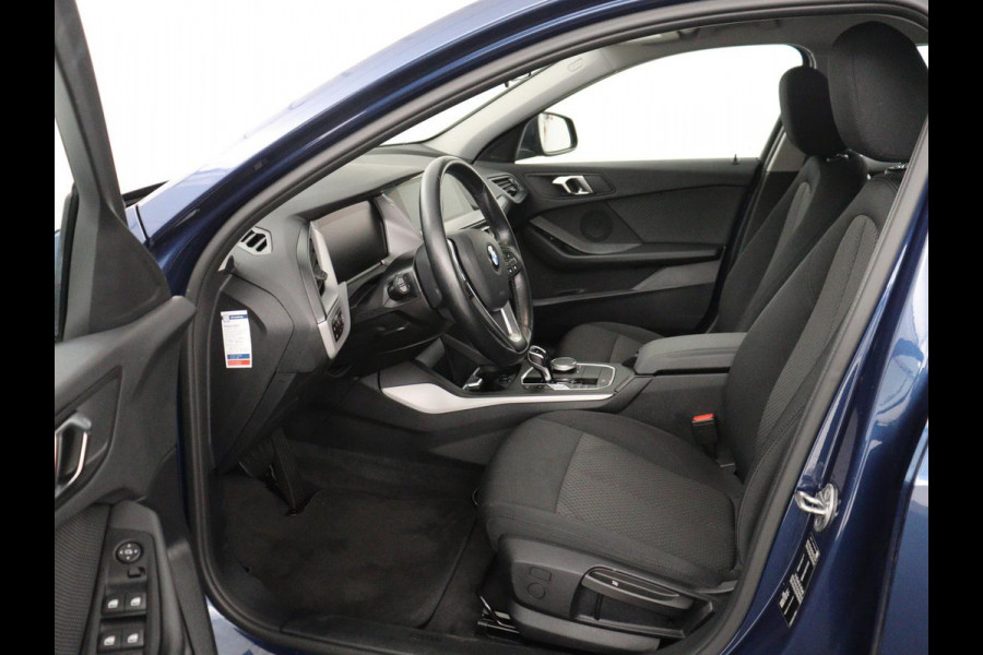 BMW 1-serie 116i Business Edition | Trekhaak | Cruise control | DAB+ | Bluetooth | Carplay | Climate control | Parkeerhulp | Virtual cockpit
