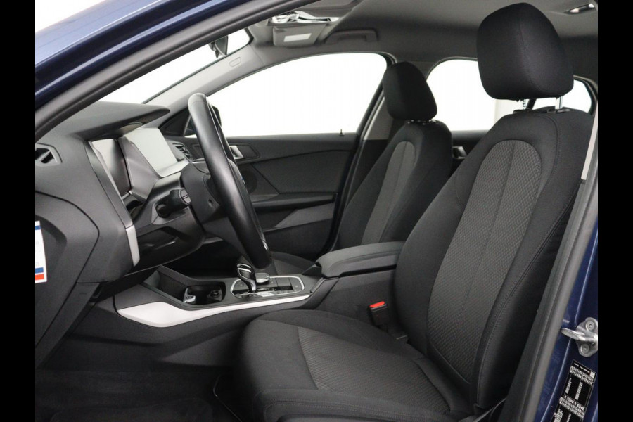 BMW 1-serie 116i Business Edition | Trekhaak | Cruise control | DAB+ | Bluetooth | Carplay | Climate control | Parkeerhulp | Virtual cockpit