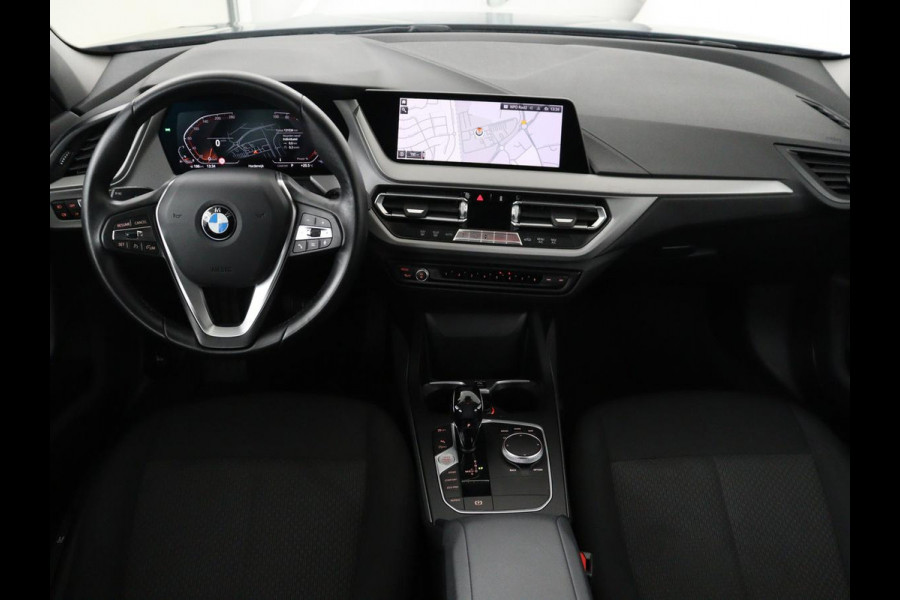 BMW 1-serie 116i Business Edition | Trekhaak | Cruise control | DAB+ | Bluetooth | Carplay | Climate control | Parkeerhulp | Virtual cockpit