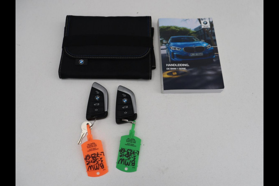 BMW 1-serie 116i Business Edition | Trekhaak | Cruise control | DAB+ | Bluetooth | Carplay | Climate control | Parkeerhulp | Virtual cockpit