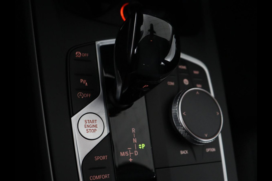 BMW 1-serie 116i Business Edition | Trekhaak | Cruise control | DAB+ | Bluetooth | Carplay | Climate control | Parkeerhulp | Virtual cockpit