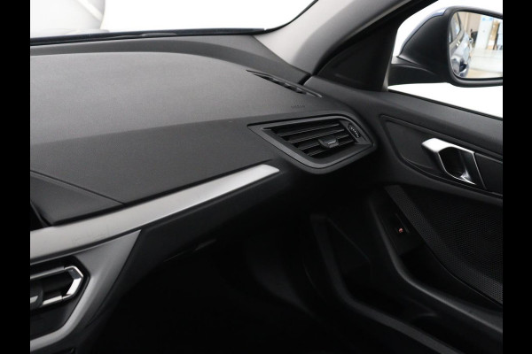 BMW 1-serie 116i Business Edition | Trekhaak | Cruise control | DAB+ | Bluetooth | Carplay | Climate control | Parkeerhulp | Virtual cockpit