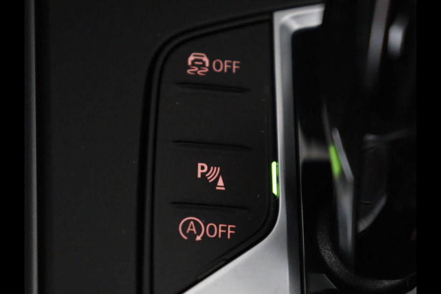 BMW 1-serie 116i Business Edition | Trekhaak | Cruise control | DAB+ | Bluetooth | Carplay | Climate control | Parkeerhulp | Virtual cockpit