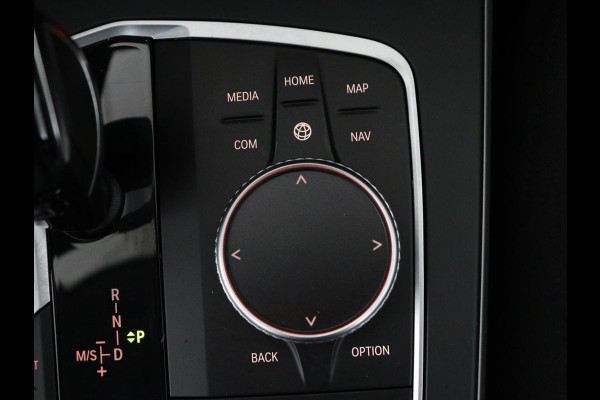 BMW 1-serie 116i Business Edition | Trekhaak | Cruise control | DAB+ | Bluetooth | Carplay | Climate control | Parkeerhulp | Virtual cockpit