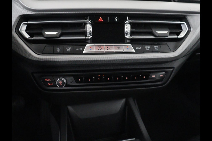 BMW 1-serie 116i Business Edition | Trekhaak | Cruise control | DAB+ | Bluetooth | Carplay | Climate control | Parkeerhulp | Virtual cockpit