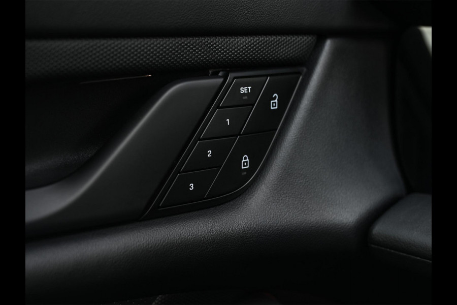 Porsche Taycan Performance 84 kWh | NL Auto | Panoramadak | 360 Camera | Bose | Memory Seats | Stoel + Stuurverwarming | Ambiance Interieur |