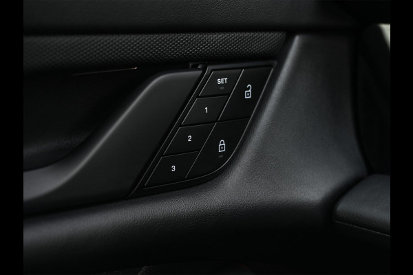 Porsche Taycan Performance 84 kWh | NL Auto | Panoramadak | 360 Camera | Bose | Memory Seats | Stoel + Stuurverwarming | Ambiance Interieur |