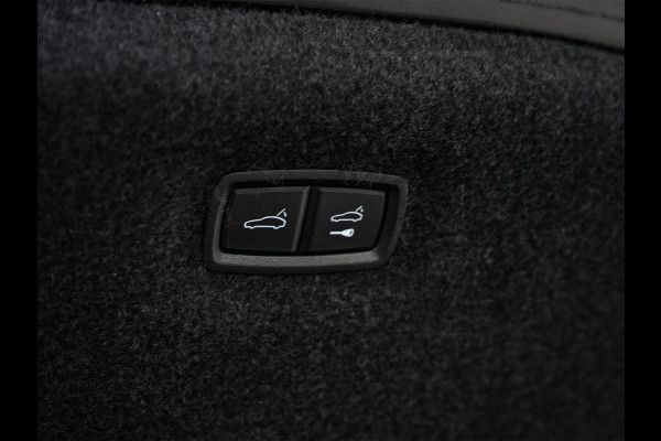 Porsche Taycan Performance 84 kWh | NL Auto | Panoramadak | 360 Camera | Bose | Memory Seats | Stoel + Stuurverwarming | Ambiance Interieur |