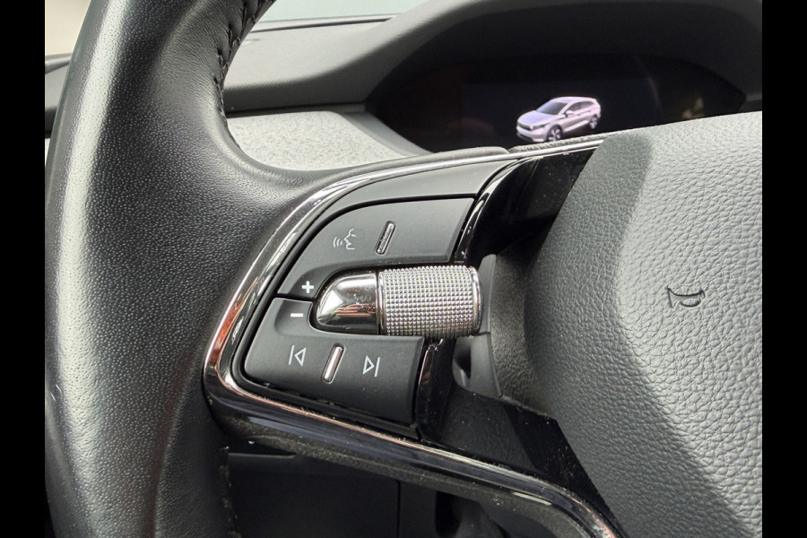 Škoda ENYAQ iV BWJ 12-2021 | 60 | TREKHAAK | WARMTEPOMP | CAMERA A | CLIMA | NAVI |CARPLAY | PDC 2X |
