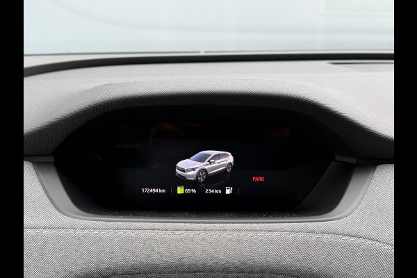 Škoda ENYAQ iV BWJ 12-2021 | 60 | TREKHAAK | WARMTEPOMP | CAMERA A | CLIMA | NAVI |CARPLAY | PDC 2X |