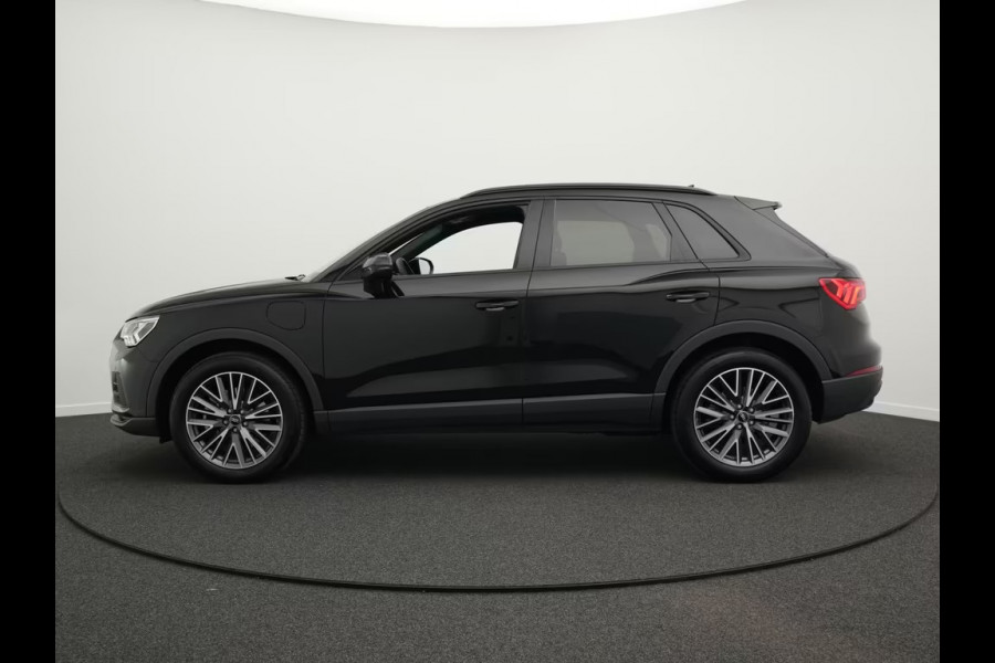 Audi Q3 45 Tfsi-e S-LINE ** LED, VIRTUAL, TREKH, ACC, CAMERA, 19-inch LMV ** 1e EIG - UNFALLFREI ** ** INFORMEER OOK NAAR ONZE AANTREKKELIJKE FINANCIAL-LEASE TARIEVEN **