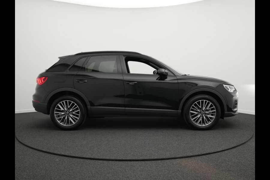 Audi Q3 45 Tfsi-e S-LINE ** LED, VIRTUAL, TREKH, ACC, CAMERA, 19-inch LMV ** 1e EIG - UNFALLFREI ** ** INFORMEER OOK NAAR ONZE AANTREKKELIJKE FINANCIAL-LEASE TARIEVEN **