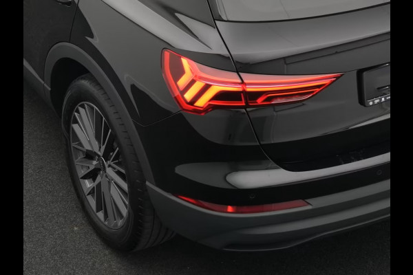 Audi Q3 45 Tfsi-e S-LINE ** LED, VIRTUAL, TREKH, ACC, CAMERA, 19-inch LMV ** 1e EIG - UNFALLFREI ** ** INFORMEER OOK NAAR ONZE AANTREKKELIJKE FINANCIAL-LEASE TARIEVEN **