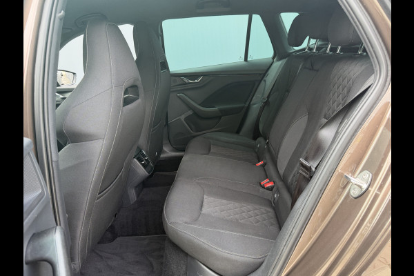 Škoda Kamiq BWJ 2021 | 1.0TSI 111PK Sport Bus AUTOMAAT | CLIMA | SPORTSTOELeN | CARPLAY | PDC 2X | ALCANTARA/STOF | 18'' LMV | PRIVACY GLASS | STOELVERW |
