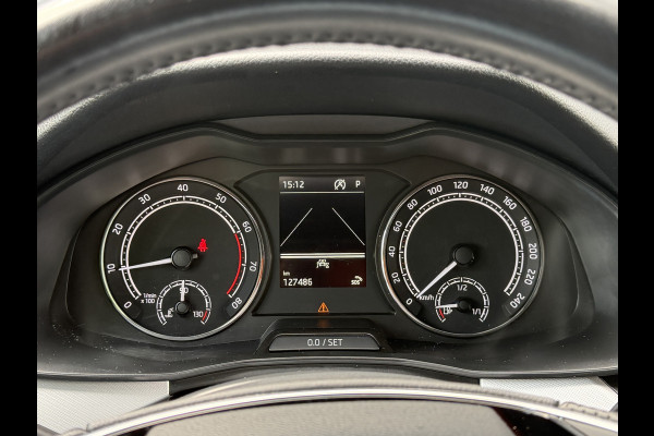 Škoda Kamiq BWJ 2021 | 1.0TSI 111PK Sport Bus AUTOMAAT | CLIMA | SPORTSTOELeN | CARPLAY | PDC 2X | ALCANTARA/STOF | 18'' LMV | PRIVACY GLASS | STOELVERW |
