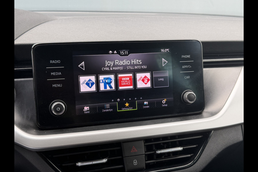 Škoda Kamiq BWJ 2021 | 1.0TSI 111PK Sport Bus AUTOMAAT | CLIMA | SPORTSTOELeN | CARPLAY | PDC 2X | ALCANTARA/STOF | 18'' LMV | PRIVACY GLASS | STOELVERW |