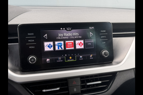 Škoda Kamiq BWJ 2021 | 1.0TSI 111PK Sport Bus AUTOMAAT | CLIMA | SPORTSTOELeN | CARPLAY | PDC 2X | ALCANTARA/STOF | 18'' LMV | PRIVACY GLASS | STOELVERW |