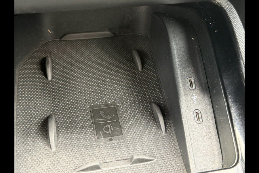 Škoda Kamiq BWJ 2021 | 1.0TSI 111PK Sport Bus AUTOMAAT | CLIMA | SPORTSTOELeN | CARPLAY | PDC 2X | ALCANTARA/STOF | 18'' LMV | PRIVACY GLASS | STOELVERW |