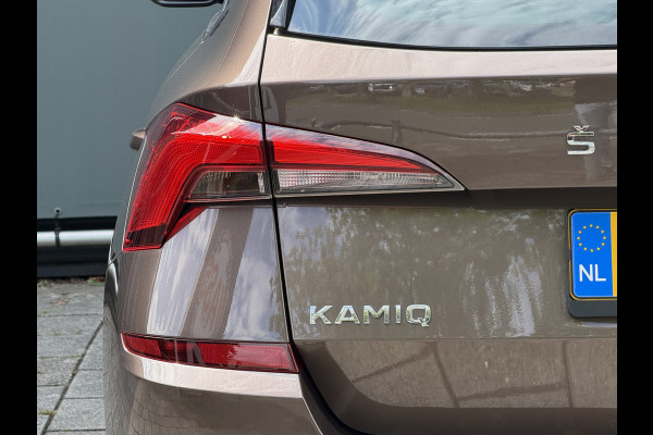 Škoda Kamiq BWJ 2021 | 1.0TSI 111PK Sport Bus AUTOMAAT | CLIMA | SPORTSTOELeN | CARPLAY | PDC 2X | ALCANTARA/STOF | 18'' LMV | PRIVACY GLASS | STOELVERW |