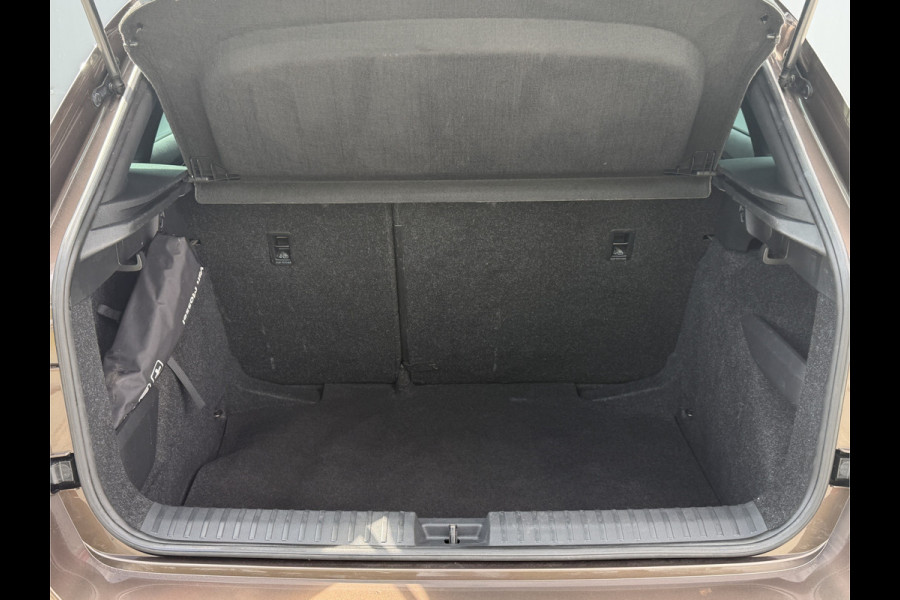 Škoda Kamiq BWJ 2021 | 1.0TSI 111PK Sport Bus AUTOMAAT | CLIMA | SPORTSTOELeN | CARPLAY | PDC 2X | ALCANTARA/STOF | 18'' LMV | PRIVACY GLASS | STOELVERW |