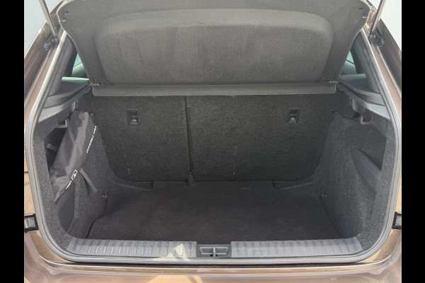 Škoda Kamiq BWJ 2021 | 1.0TSI 111PK Sport Bus AUTOMAAT | CLIMA | SPORTSTOELeN | CARPLAY | PDC 2X | ALCANTARA/STOF | 18'' LMV | PRIVACY GLASS | STOELVERW |