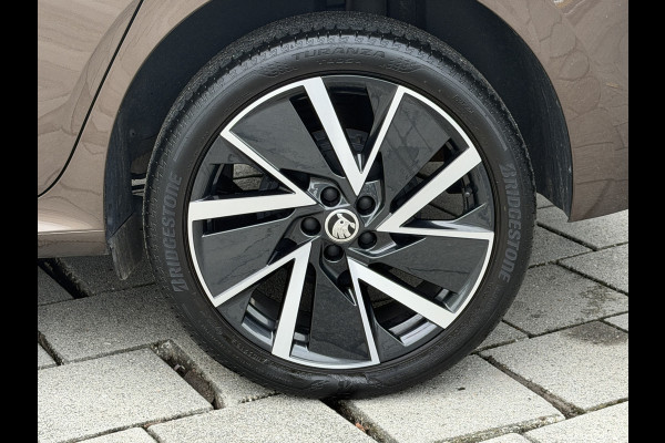 Škoda Kamiq BWJ 2021 | 1.0TSI 111PK Sport Bus AUTOMAAT | CLIMA | SPORTSTOELeN | CARPLAY | PDC 2X | ALCANTARA/STOF | 18'' LMV | PRIVACY GLASS | STOELVERW |