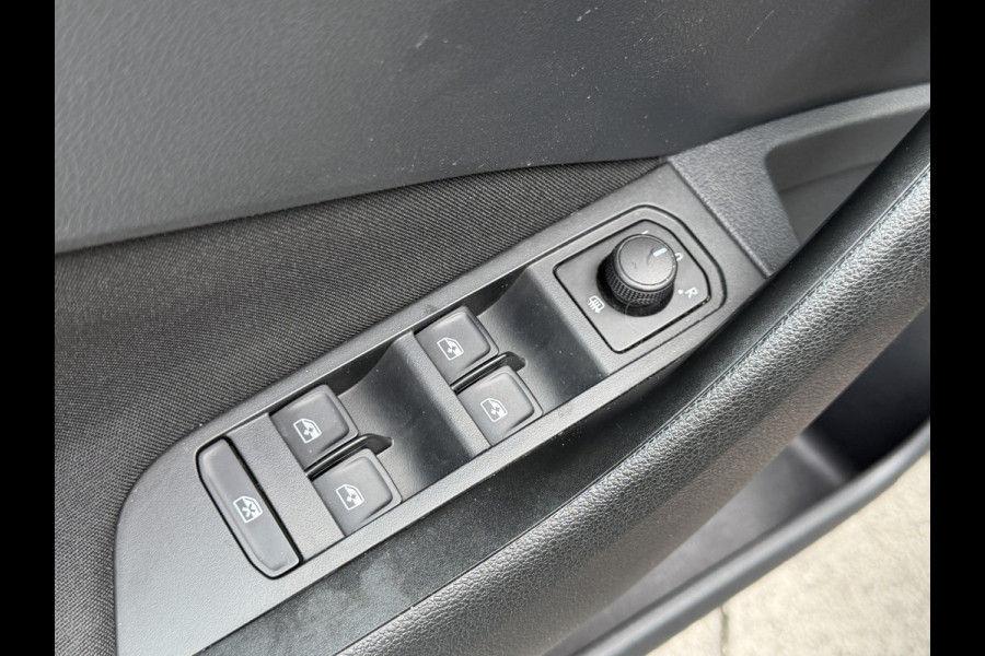 Škoda Kamiq BWJ 2021 | 1.0TSI 111PK Sport Bus AUTOMAAT | CLIMA | SPORTSTOELeN | CARPLAY | PDC 2X | ALCANTARA/STOF | 18'' LMV | PRIVACY GLASS | STOELVERW |