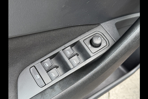 Škoda Kamiq BWJ 2021 | 1.0TSI 111PK Sport Bus AUTOMAAT | CLIMA | SPORTSTOELeN | CARPLAY | PDC 2X | ALCANTARA/STOF | 18'' LMV | PRIVACY GLASS | STOELVERW |