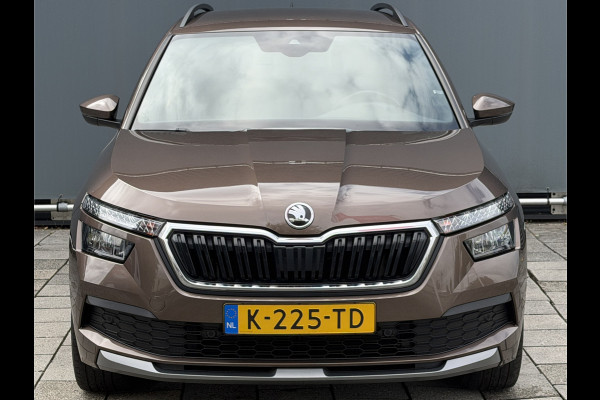 Škoda Kamiq BWJ 2021 | 1.0TSI 111PK Sport Bus AUTOMAAT | CLIMA | SPORTSTOELeN | CARPLAY | PDC 2X | ALCANTARA/STOF | 18'' LMV | PRIVACY GLASS | STOELVERW |