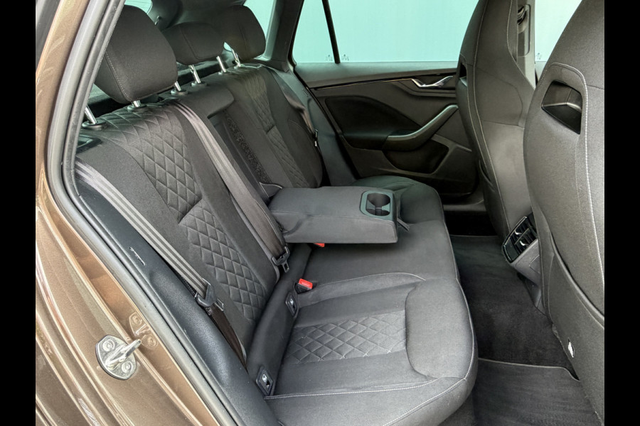 Škoda Kamiq BWJ 2021 | 1.0TSI 111PK Sport Bus AUTOMAAT | CLIMA | SPORTSTOELeN | CARPLAY | PDC 2X | ALCANTARA/STOF | 18'' LMV | PRIVACY GLASS | STOELVERW |