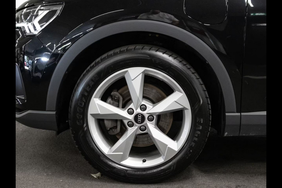 Audi Q3 45 Tfsi-e S-LINE ** LED, VIRTUAL, TREKH, ACC, CAMERA, KEYLESS, 19-inch LMV ** 1e EIG - UNFALLFREI ** ** INFORMEER OOK NAAR ONZE AANTREKKELIJKE FINANCIAL-LEASE TARIEVEN **