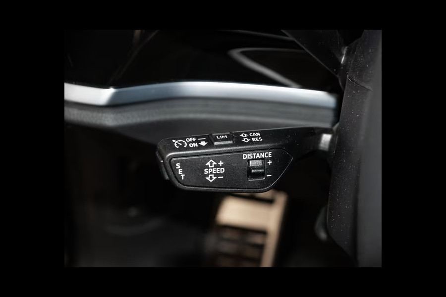 Audi Q3 45 Tfsi-e S-LINE ** LED, VIRTUAL, TREKH, ACC, CAMERA, KEYLESS, 19-inch LMV ** 1e EIG - UNFALLFREI ** ** INFORMEER OOK NAAR ONZE AANTREKKELIJKE FINANCIAL-LEASE TARIEVEN **