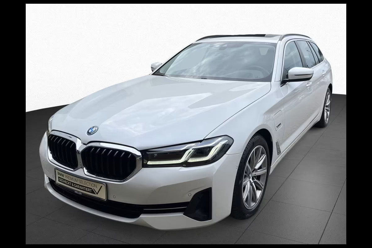 BMW 5 Serie Touring 530e ** LASER, NAVI+, DAKOTA LEDER, PANORAMA, HuD, KEYLESS, MEM, 43k onder NP ** 1e EIG - UNFALLFREI - BMW GAR ** ** INFORMEER OOK NAAR ONZE AANTREKKELIJKE FINANCIAL-LEASE TARIEVEN **