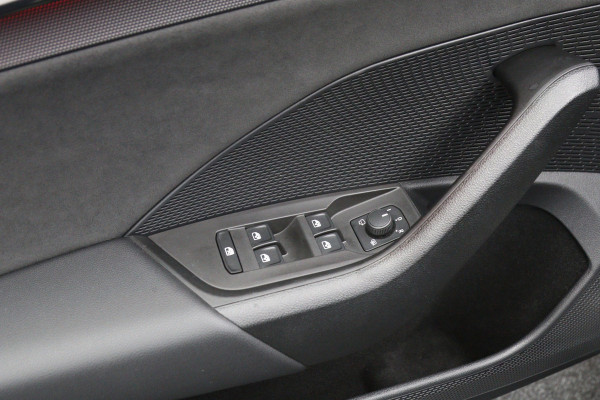 Škoda Octavia Combi 1.4 TSI RS 245 PK iV PHEV Business, Trekhaak, Camera, Adap. Cruise Control, 4 x Stoelverwarming