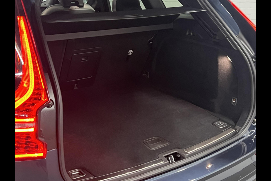 Volvo XC60 2.0 T6 Plug-in hybrid AWD Plus Dark Trekhaak | Open dak | Adapt. cruise | Stoel-/Stuurverwarming | 360 camera | Keyless | Blis | Memory