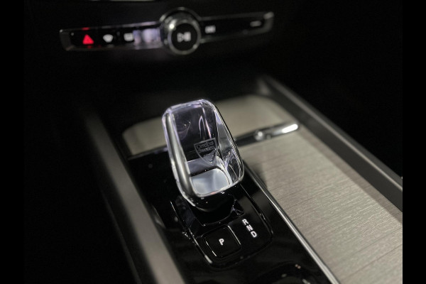 Volvo XC60 2.0 T6 Plug-in hybrid AWD Plus Dark Trekhaak | Open dak | Adapt. cruise | Stoel-/Stuurverwarming | 360 camera | Keyless | Blis | Memory