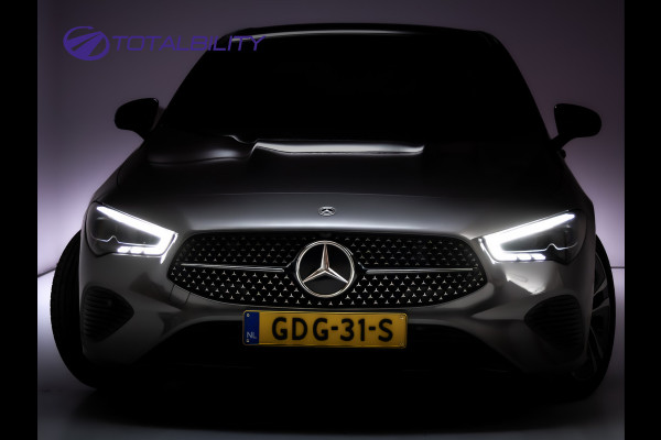 Mercedes-Benz CLA-Klasse 180 Star Edition Luxury Line Night facelift | Panoramadak | Stoelverwarming | Camera | Sfeerverlichting | Comfortstoel | Draadloze tel. lader | Licht en zicht pakket | Keyless entry, Keyless start