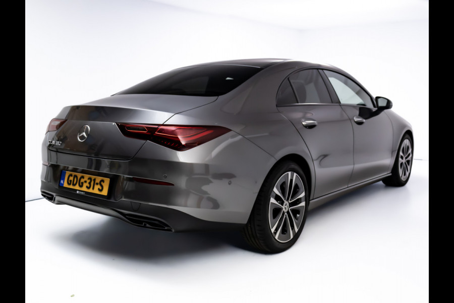 Mercedes-Benz CLA-Klasse 180 Star Edition Luxury Line Night facelift | Panoramadak | Stoelverwarming | Camera | Sfeerverlichting | Comfortstoel | Draadloze tel. lader | Licht en zicht pakket | Keyless entry, Keyless start