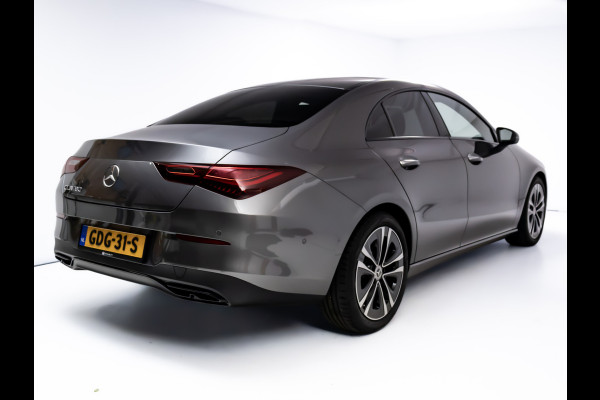 Mercedes-Benz CLA-Klasse 180 Star Edition Luxury Line Night facelift | Panoramadak | Stoelverwarming | Camera | Sfeerverlichting | Comfortstoel | Draadloze tel. lader | Licht en zicht pakket | Keyless entry, Keyless start