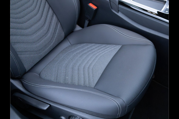 Mercedes-Benz CLA-Klasse 180 Star Edition Luxury Line Night facelift | Panoramadak | Stoelverwarming | Camera | Sfeerverlichting | Comfortstoel | Draadloze tel. lader | Licht en zicht pakket | Keyless entry, Keyless start